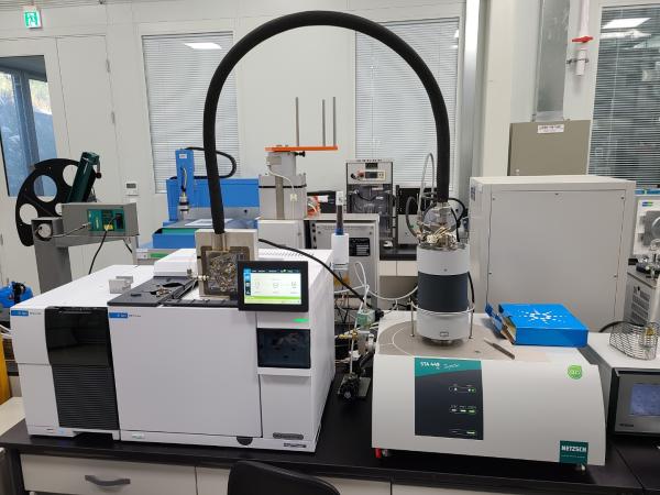 멀티_열중량_질량 분석 복합기.jpeg